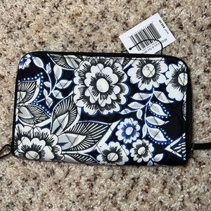 BRAND NEW WITH TAGS Vera Bradley wallet !!